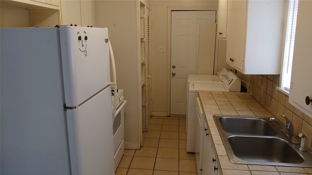 693 E North 15th Street B, Abilene, TX 79601