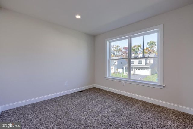 3832 COUNTRY DR, Dover, PA 17315