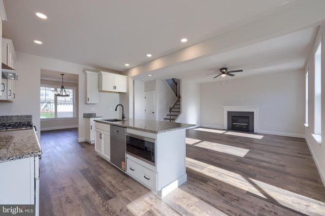 3832 COUNTRY DR, Dover, PA 17315