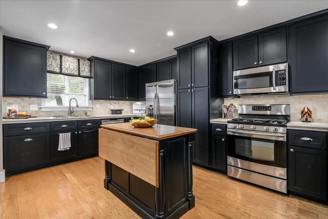 2502 Knollwood Dr, Cameron Park, CA 95682