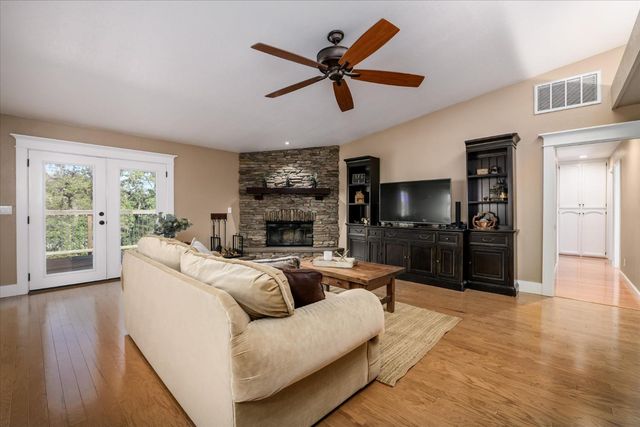 2502 Knollwood Dr, Cameron Park, CA 95682