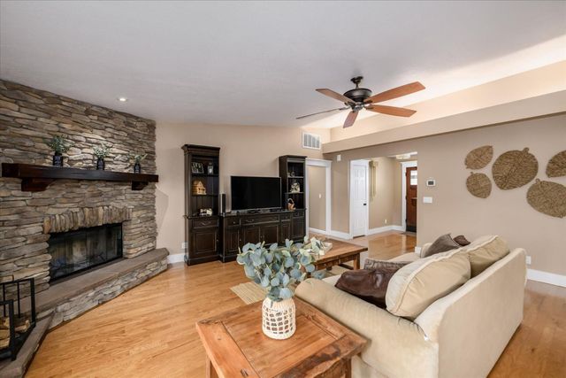 2502 Knollwood Dr, Cameron Park, CA 95682