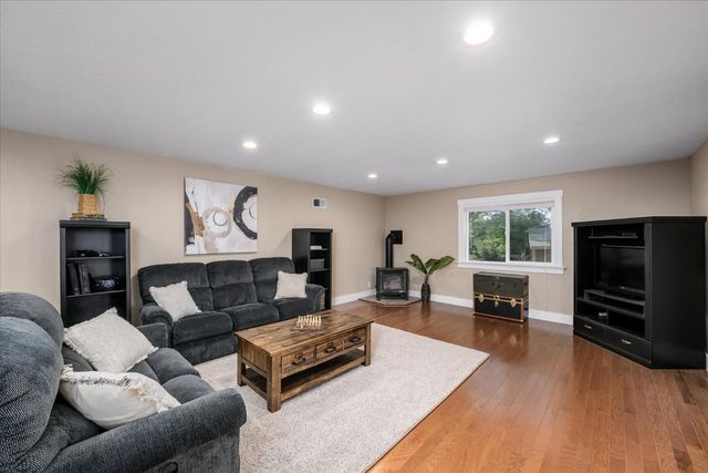 2502 Knollwood Dr, Cameron Park, CA 95682