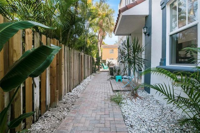 732 NE 15th Avenue, Fort Lauderdale, FL 33304