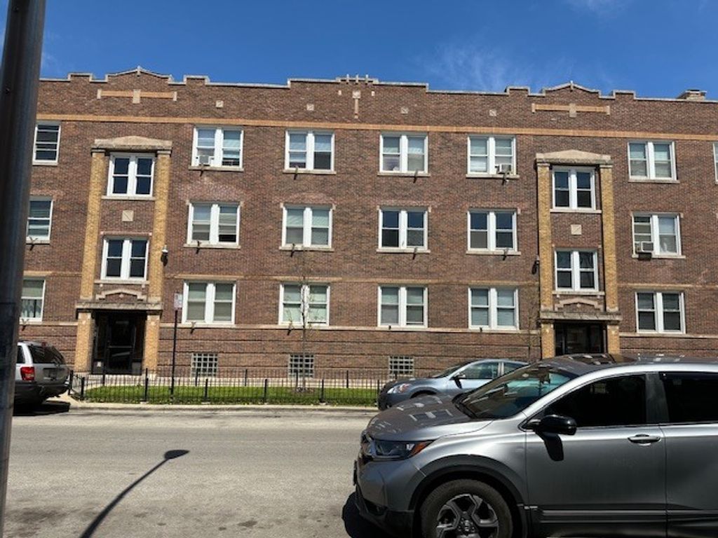 4052 W Dickens Avenue 1A, Chicago, IL 60639