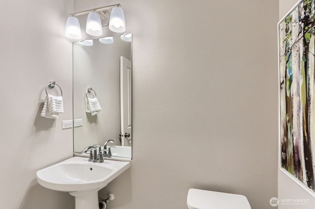 9822 Ferns Loop SE, Yelm, WA 98597