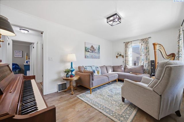 1232 W Bruneau Ave., Kennewick, WA 99336