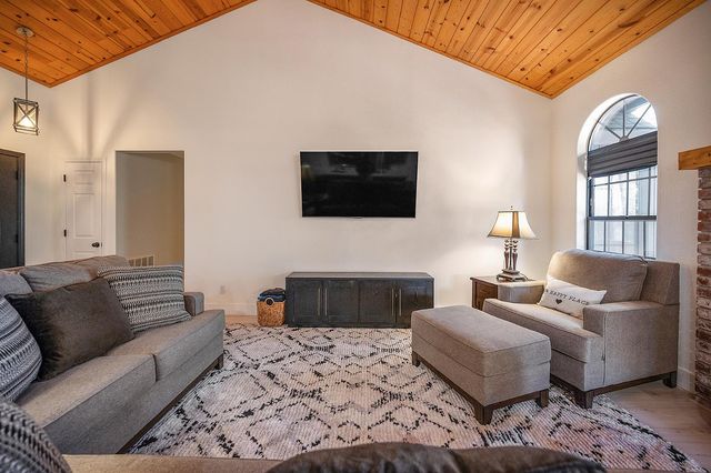 214 Forest Meadows Dr, Murphys, CA 95247