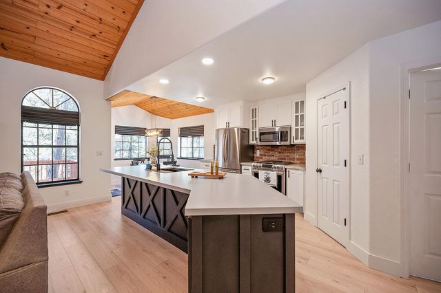 214 Forest Meadows Dr, Murphys, CA 95247