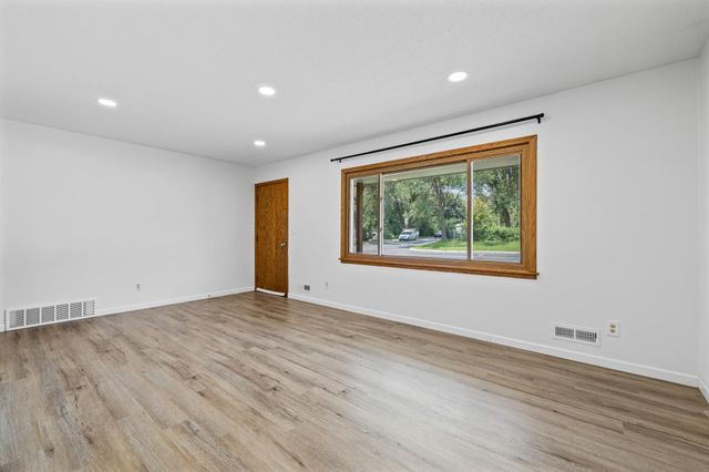 4321 Pleasant Street SE, Prior Lake, MN 55372