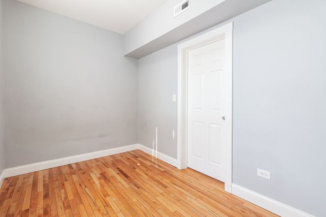 2968 N RIDGEWAY Avenue 2R, Chicago, IL 60618