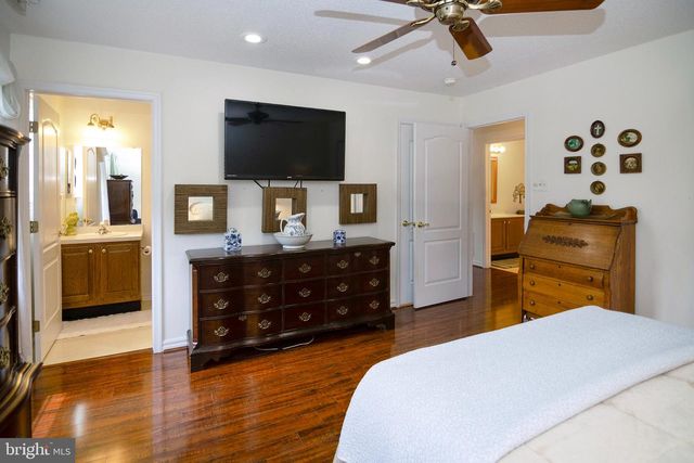 575 RIVIERA DR, Williamstown, NJ 08094