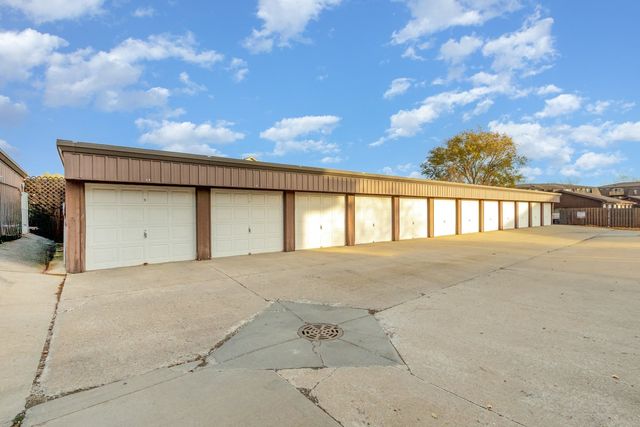 1472 Rock Run Drive 1B, Crest Hill, IL 60403