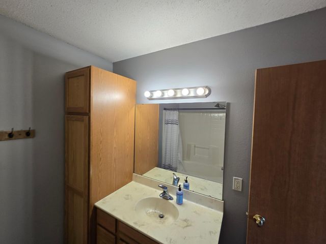 1702 41ST Avenue S, Moorhead, MN 56560