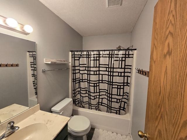 1702 41ST Avenue S, Moorhead, MN 56560