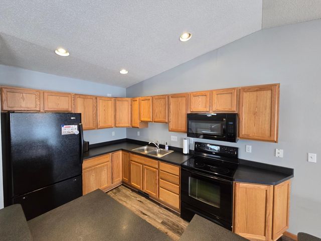 1702 41ST Avenue S, Moorhead, MN 56560