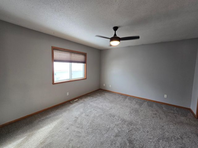 1702 41ST Avenue S, Moorhead, MN 56560