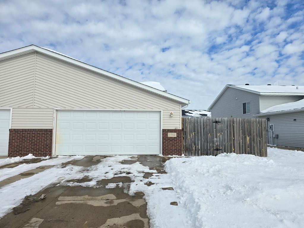 1702 41ST Avenue S, Moorhead, MN 56560