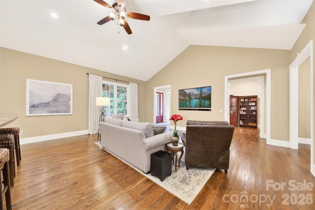 2932 Oakdale Road, Charlotte, NC 28216