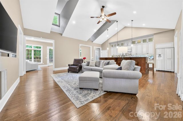 2932 Oakdale Road, Charlotte, NC 28216