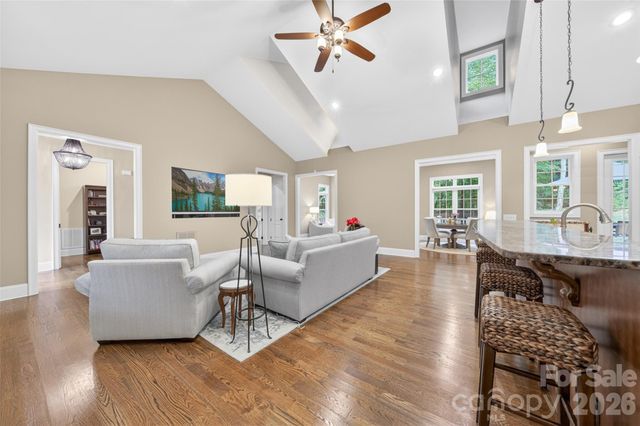 2932 Oakdale Road, Charlotte, NC 28216