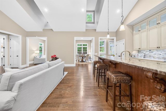2932 Oakdale Road, Charlotte, NC 28216