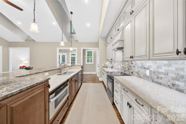 2932 Oakdale Road, Charlotte, NC 28216