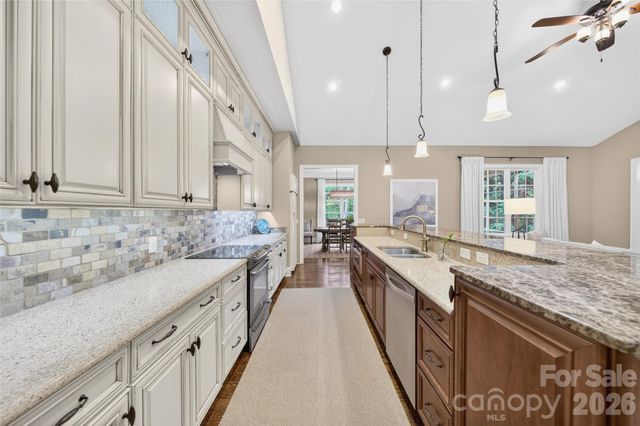 2932 Oakdale Road, Charlotte, NC 28216