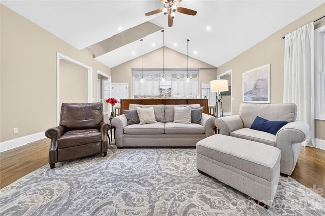 2932 Oakdale Road, Charlotte, NC 28216