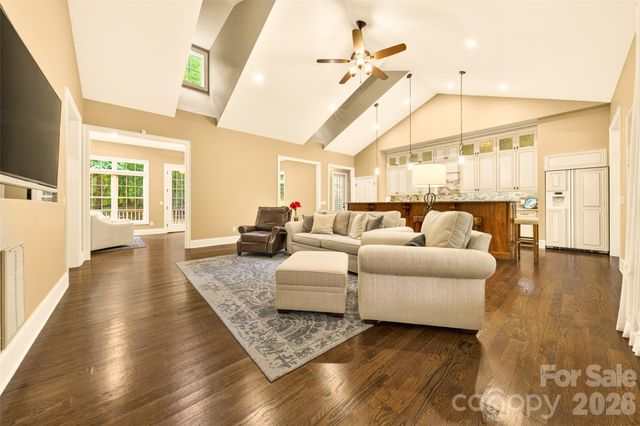 2932 Oakdale Road, Charlotte, NC 28216