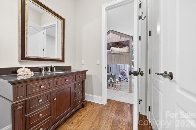 2932 Oakdale Road, Charlotte, NC 28216
