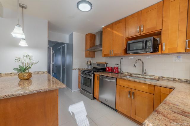 25708 147th Avenue, Rosedale, NY 11422