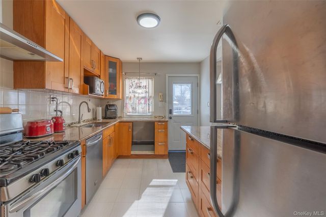 25708 147th Avenue, Rosedale, NY 11422