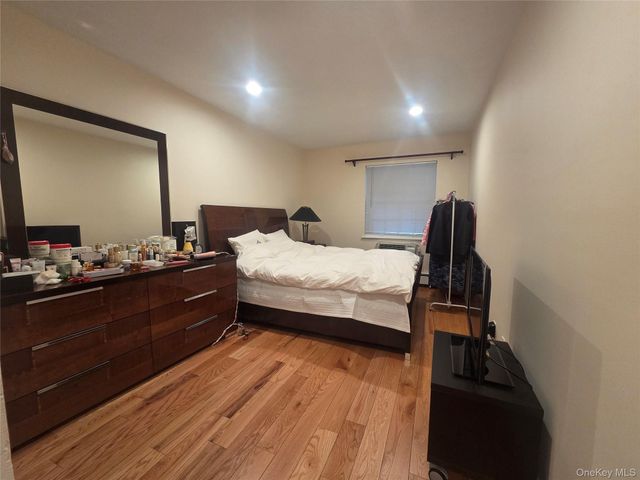 206-14 Emily Road 42 L, Bayside, NY 11360