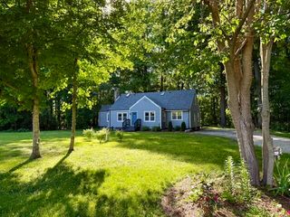 16002 Lakeside Road, Chikaming Twp, MI 49129