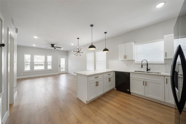 402 E 37th Street A, Houston, TX 77018