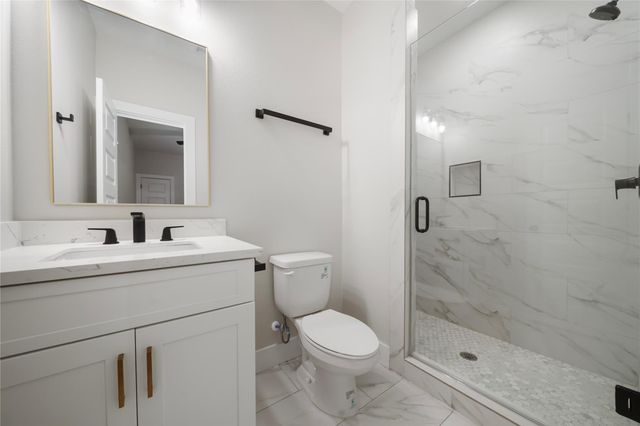 402 E 37th Street A, Houston, TX 77018