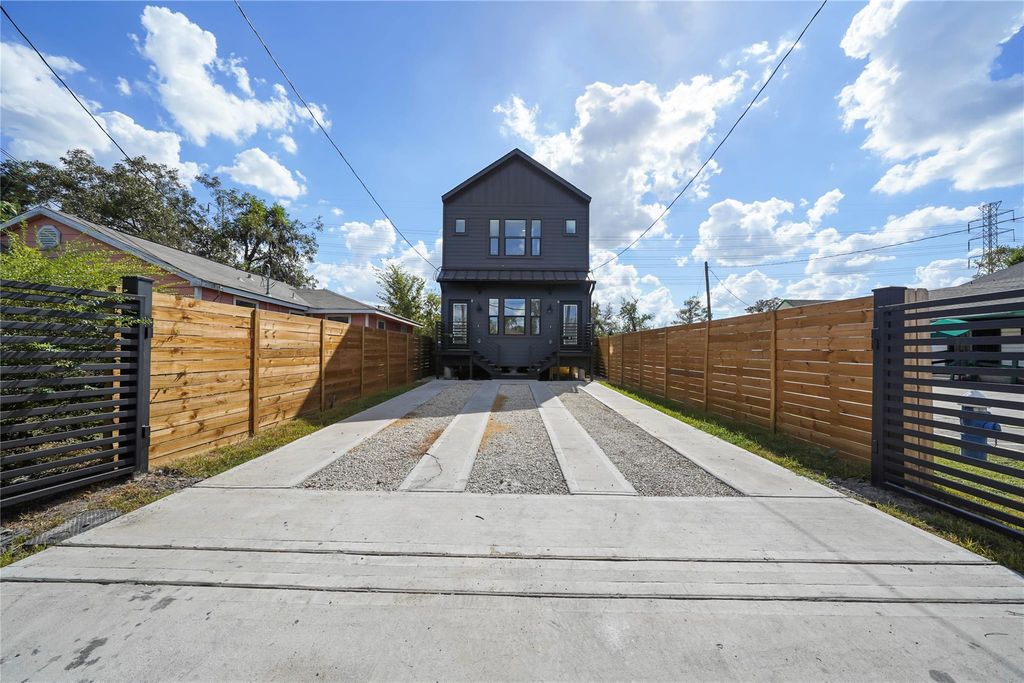 402 E 37th Street A, Houston, TX 77018