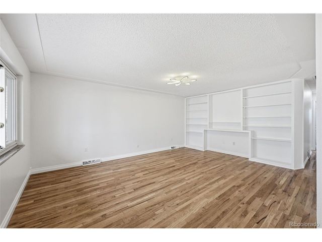 1042 S Holland Ct, Lakewood, CO 80226