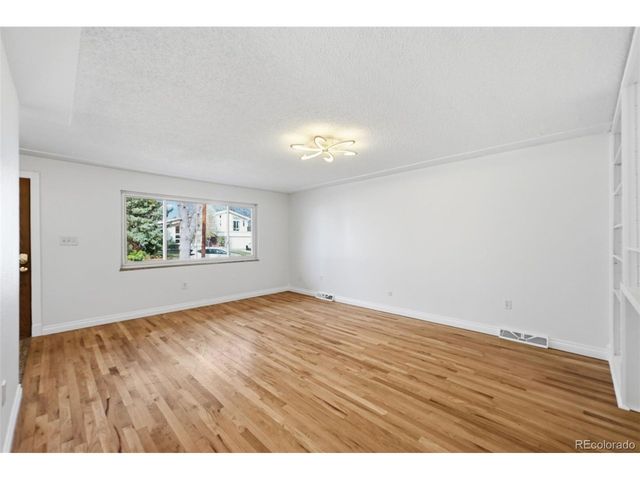 1042 S Holland Ct, Lakewood, CO 80226