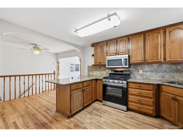 1042 S Holland Ct, Lakewood, CO 80226