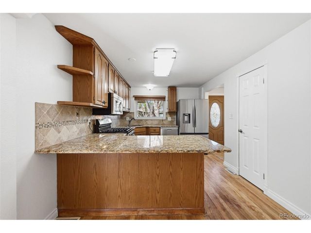 1042 S Holland Ct, Lakewood, CO 80226