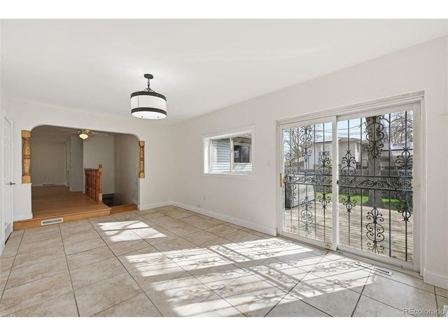 1042 S Holland Ct, Lakewood, CO 80226