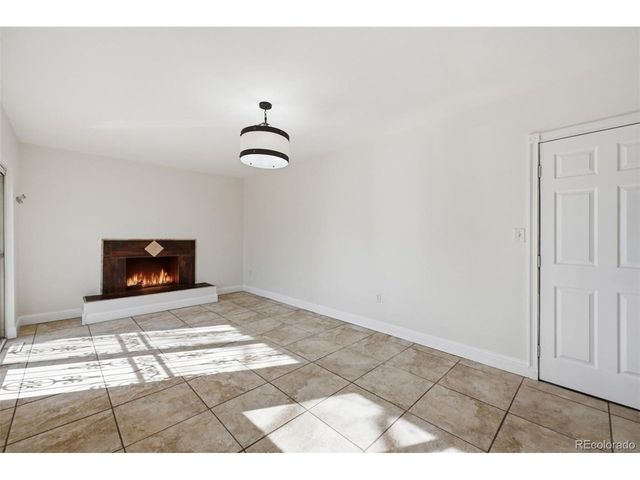 1042 S Holland Ct, Lakewood, CO 80226