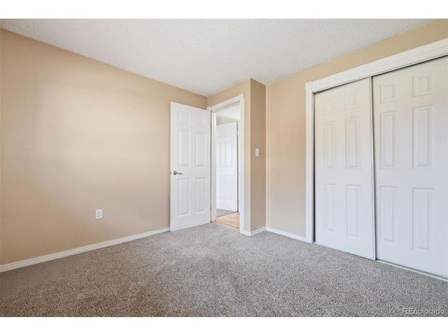 1042 S Holland Ct, Lakewood, CO 80226