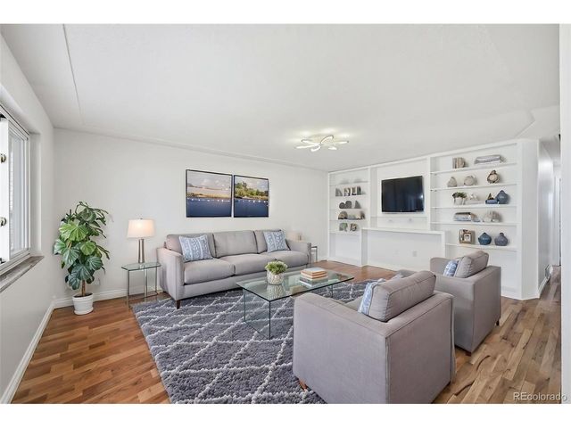 1042 S Holland Ct, Lakewood, CO 80226