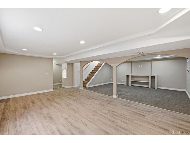 1042 S Holland Ct, Lakewood, CO 80226