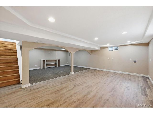 1042 S Holland Ct, Lakewood, CO 80226