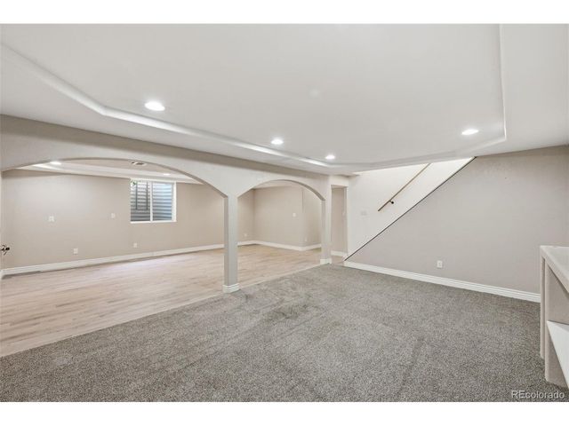 1042 S Holland Ct, Lakewood, CO 80226