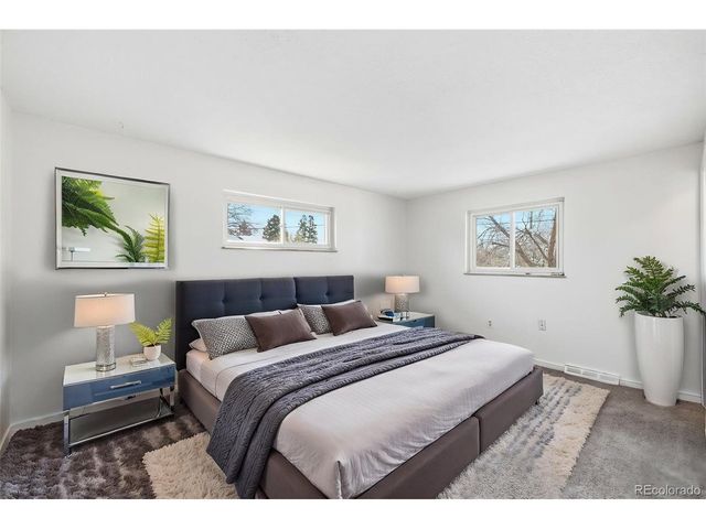 1042 S Holland Ct, Lakewood, CO 80226